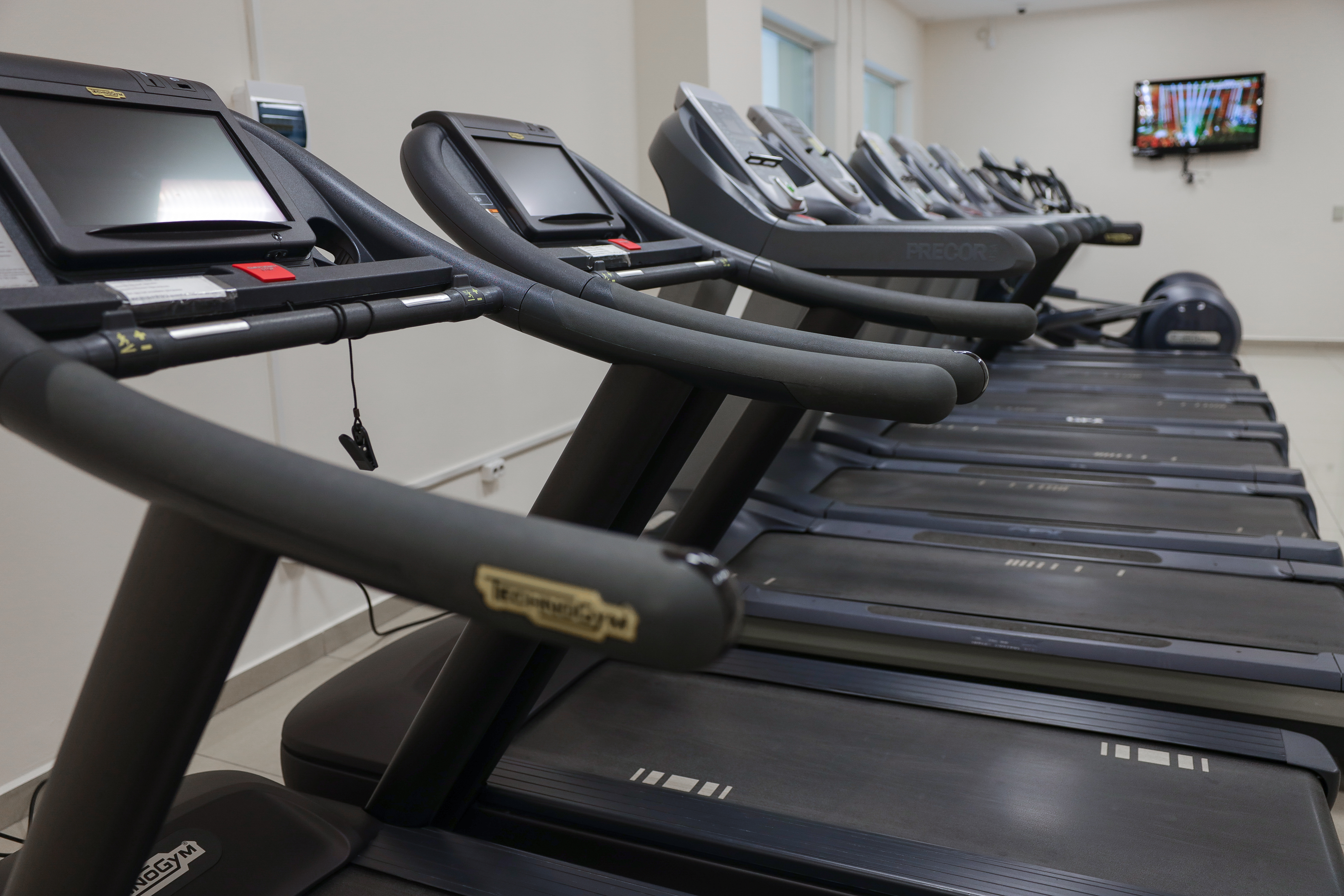 В спортивном комплексе Югорского колледжа-интерната олимпийского резерва с 2 февраля 2026 года запускается механизм подтверждения статуса участника СВО - сервис «QR-код для подтверждения статуса участника СВО».