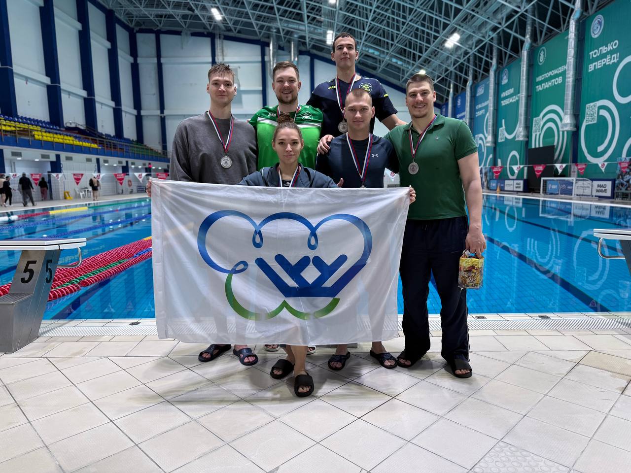 27 декабря на базе спортивного комплекса Югорского государственного университета прошел любительский турнир по водному поло «На призы Деда Мороза»