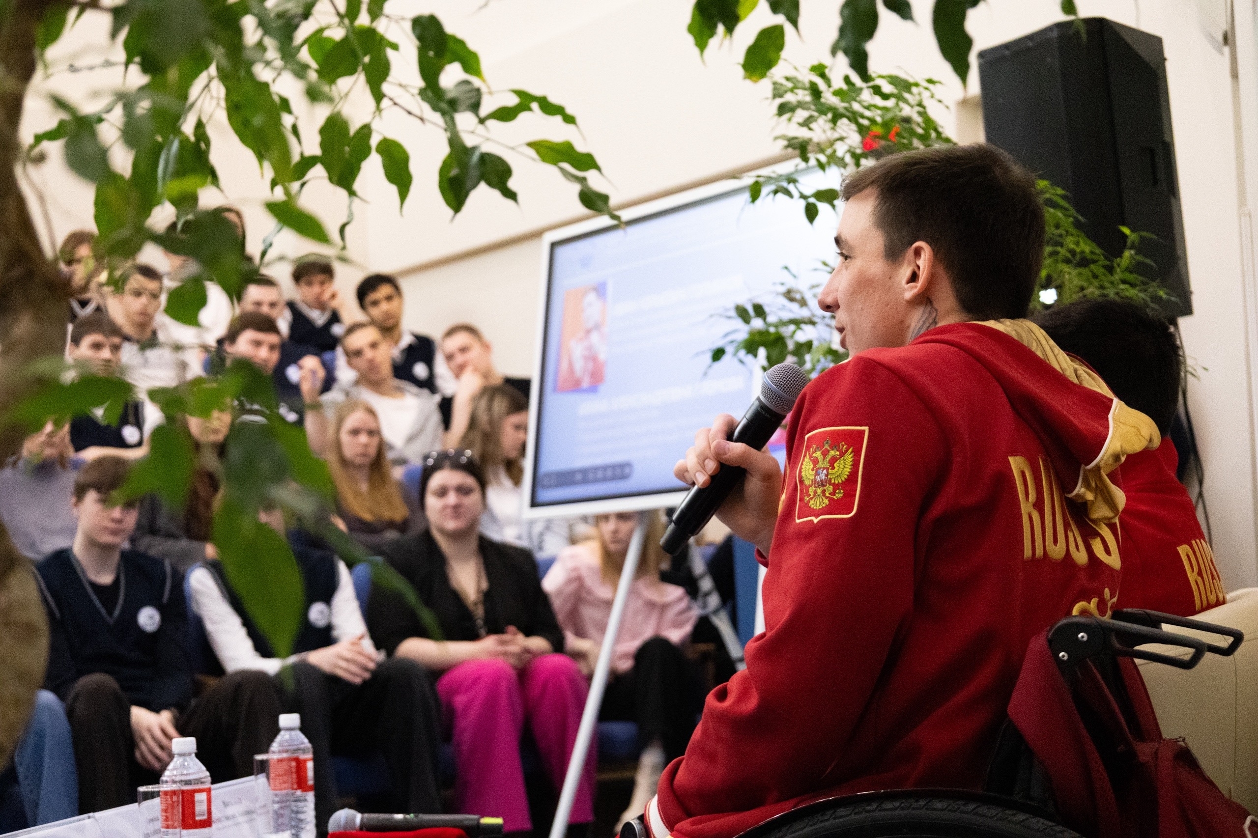 Сегодня Югорский колледж-интернат олимпийского резерва посетили почетные гости