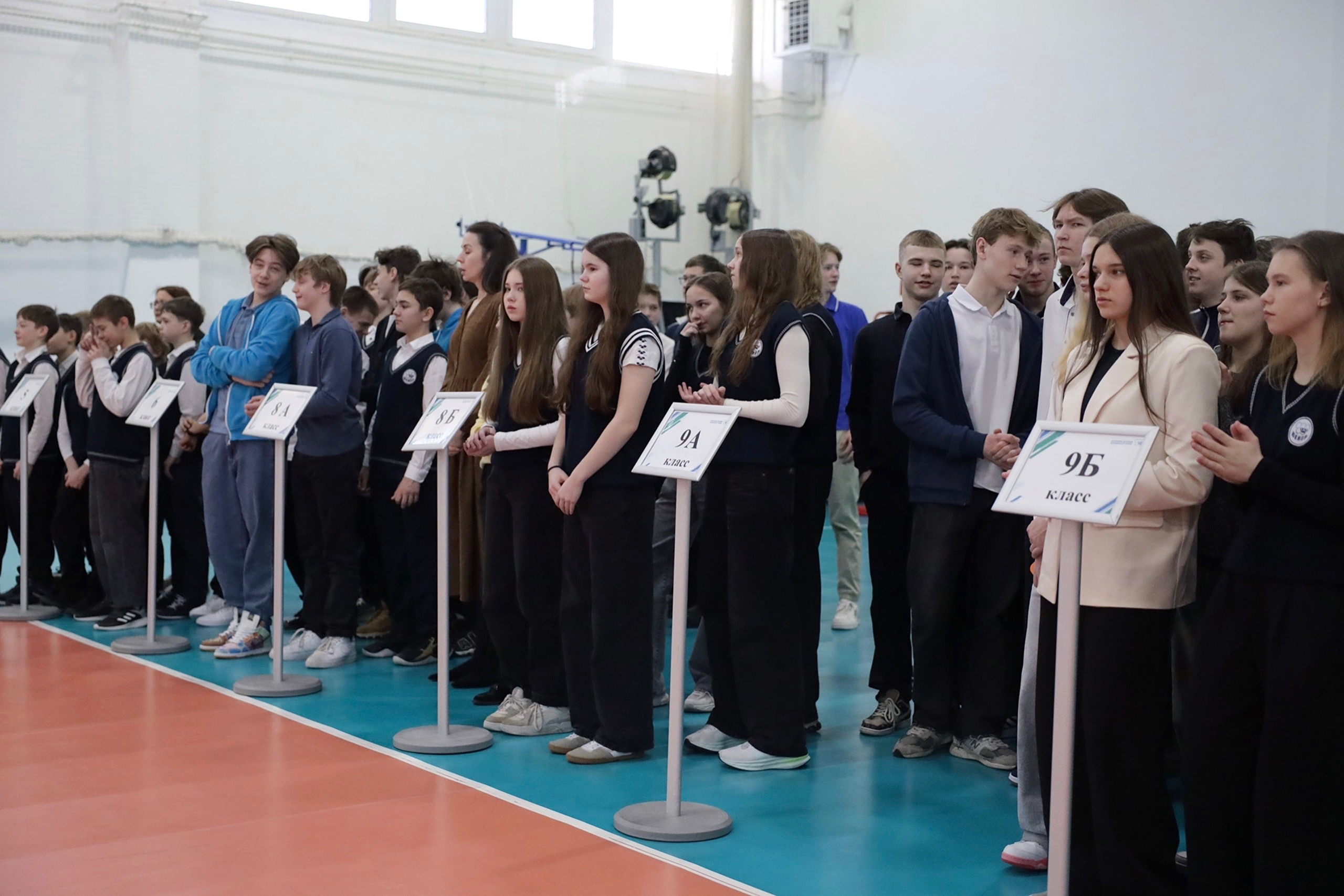 В ЮКИОРе ежемесячная торжественная линейка