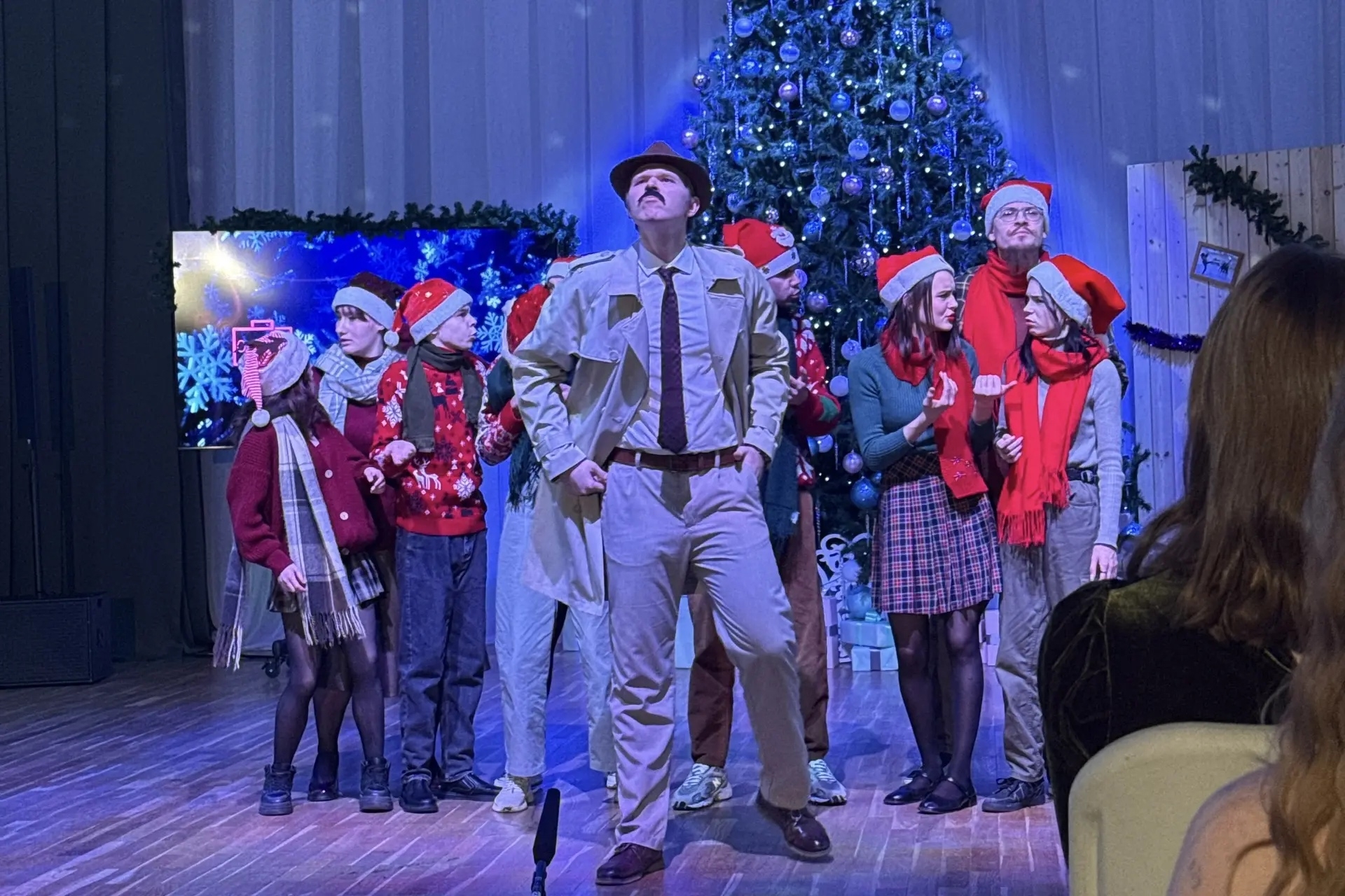 Сегодня воспитанники Югорского колледжа-интерната олимпийского резерва посетили «Новогодний отдыхаб» — творческое пространство театра-студии «Отдыхай!» и его друзей