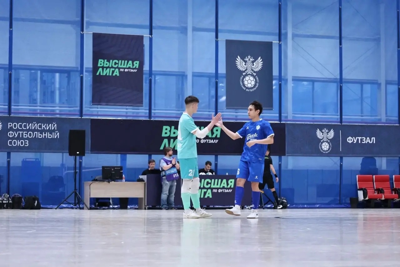 Сегодня в Универсальном спортивном комплексе прошел матч Высшей лиги по футзалу между командами «Факел-ЮКИОР» и «Синтур» (г. Екатеринбург)